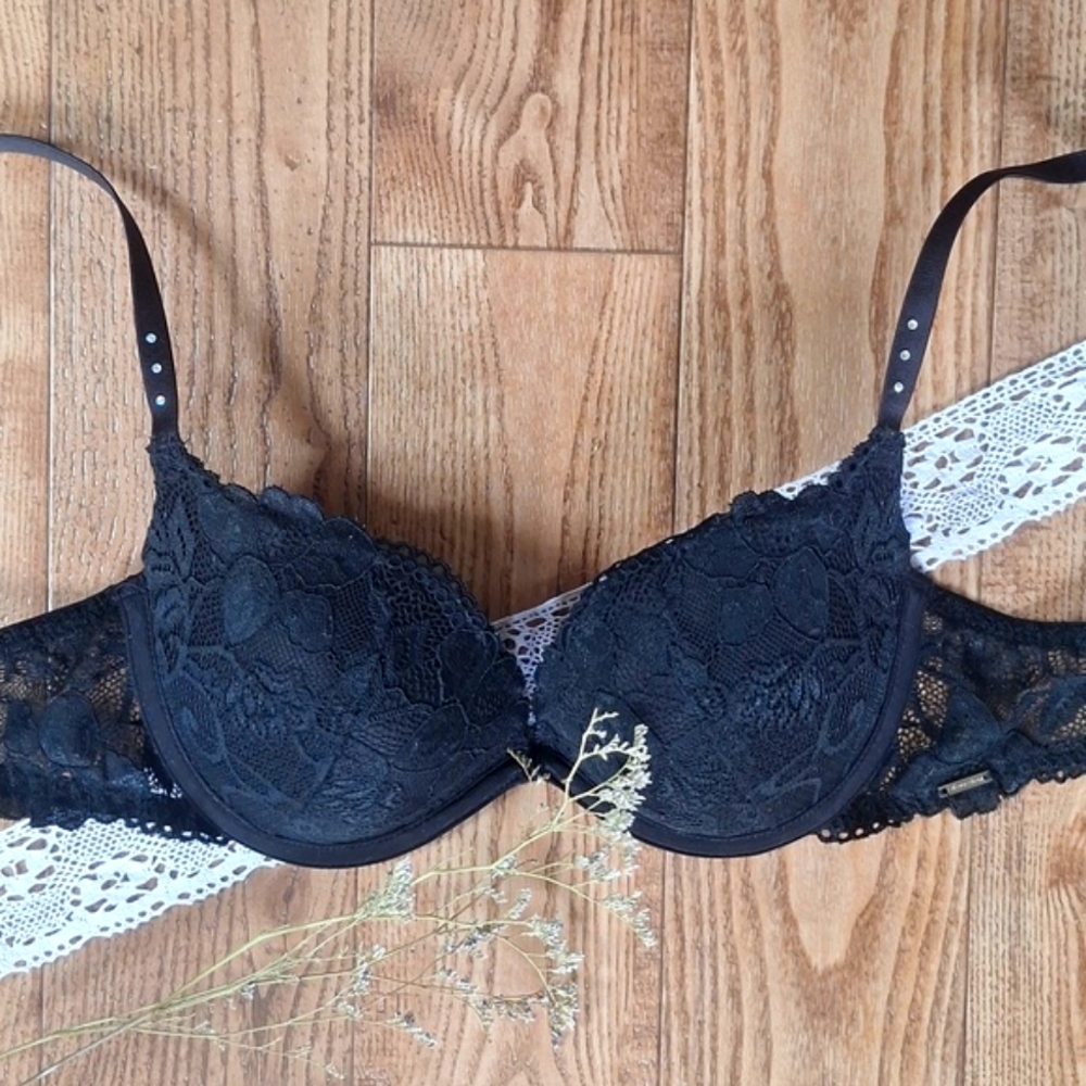 LVR BLK Push-up Plunge, 32C. *P1023